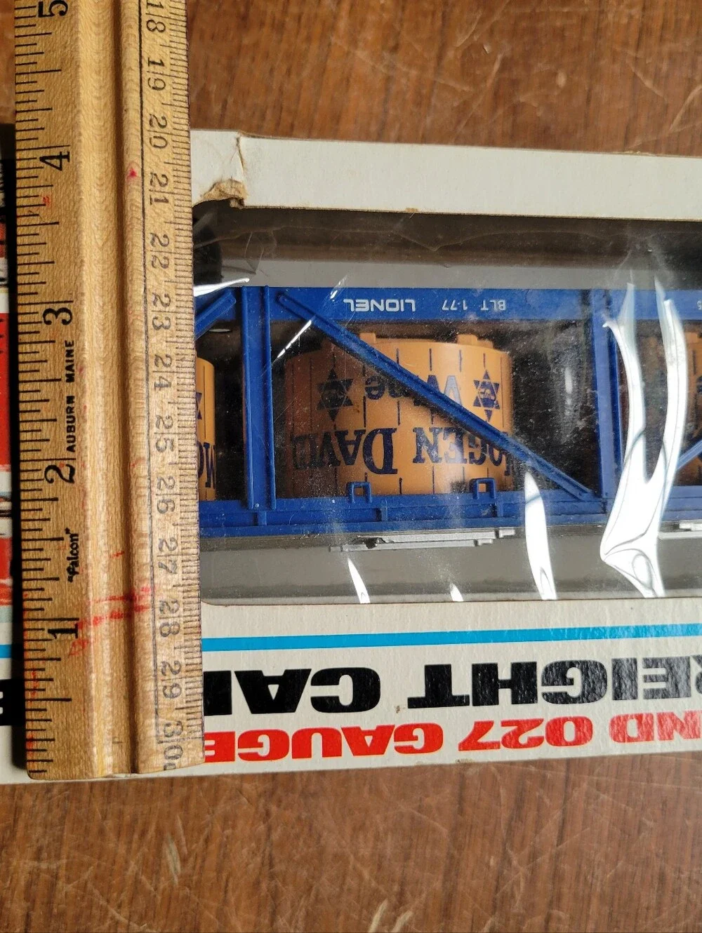 Vintage LIONEL Mogen David WINE CAR Model Number 6-9146 WITH BOX